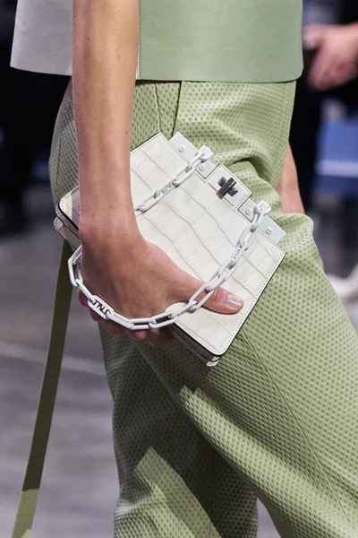 Look 33